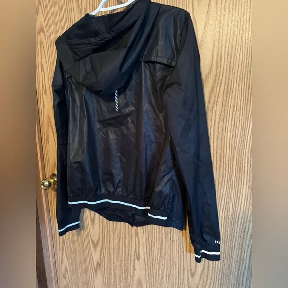 Under Armour Jacket - Picture 3 of 5
